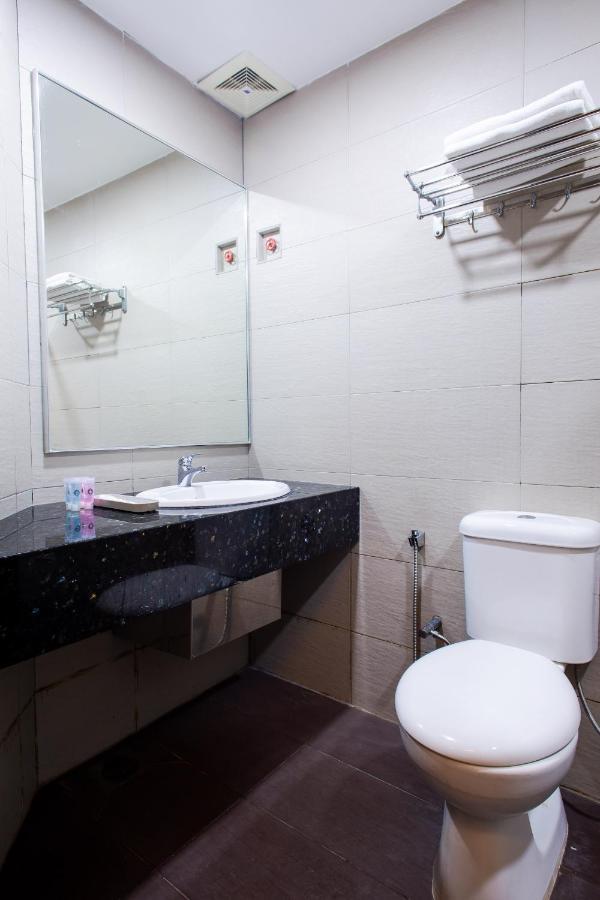 Hotel 101 Permas Jaya Johor Bahru Zewnętrze zdjęcie